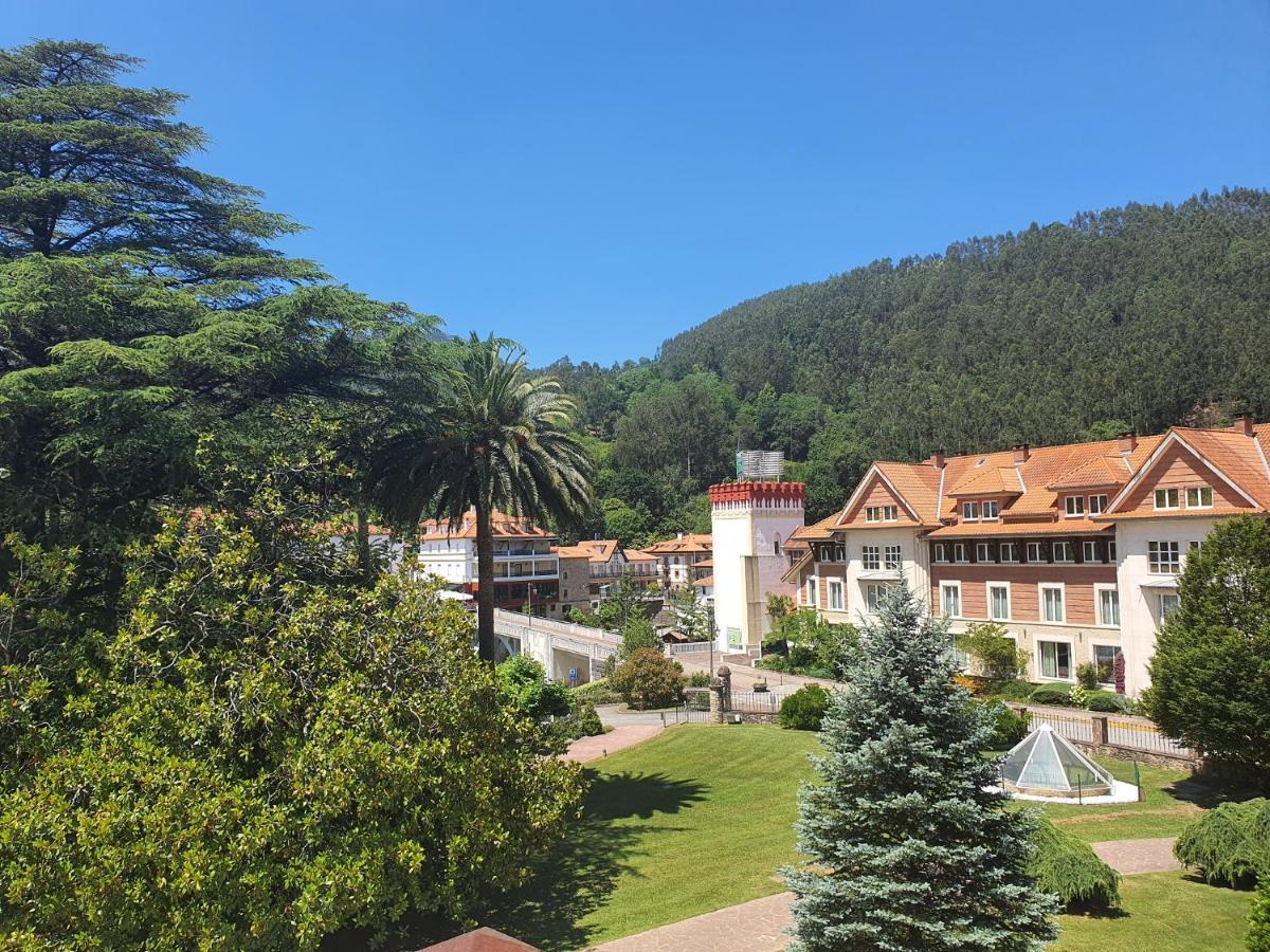 Gran Hotel Balneario De Puente Viesgo Bagian luar foto