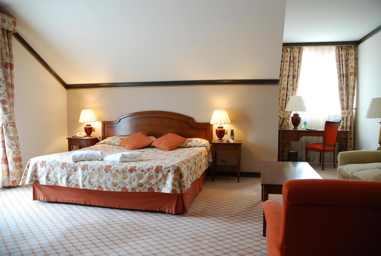 Gran Hotel Balneario De Puente Viesgo Bagian luar foto
