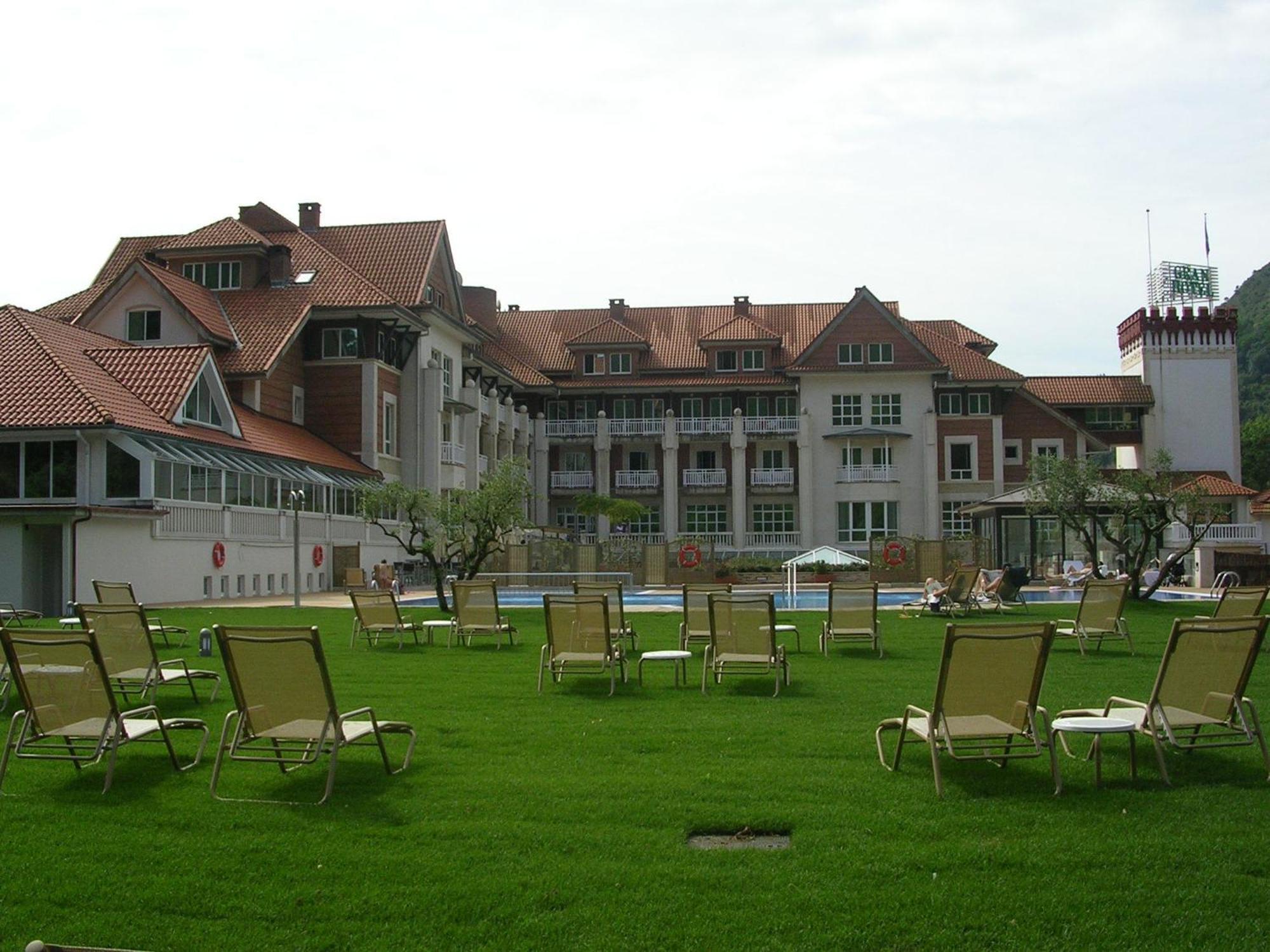 Gran Hotel Balneario De Puente Viesgo Bagian luar foto