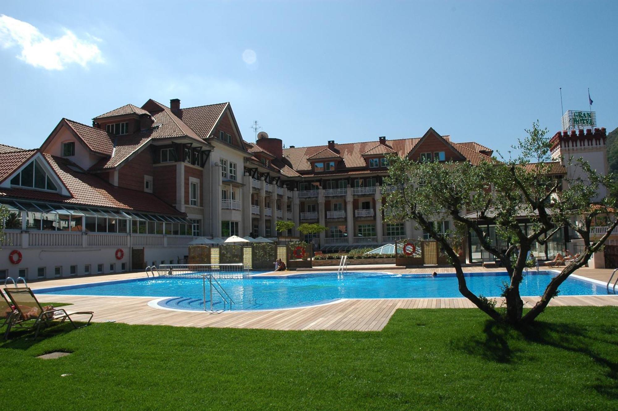 Gran Hotel Balneario De Puente Viesgo Bagian luar foto